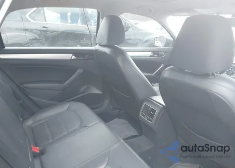 2013 Volkswagen Passat 2.5L Se z USA, uszkodzony, nr VIN 1VWBP7A35DC022003